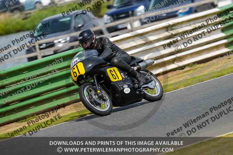 Vintage motorcycle club;eventdigitalimages;mallory park;mallory park trackday photographs;no limits trackdays;peter wileman photography;trackday digital images;trackday photos;vmcc festival 1000 bikes photographs